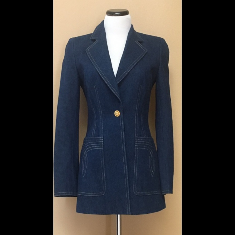 SOLD. 🆕 ESCADA Blazer - Picture 1 of 8